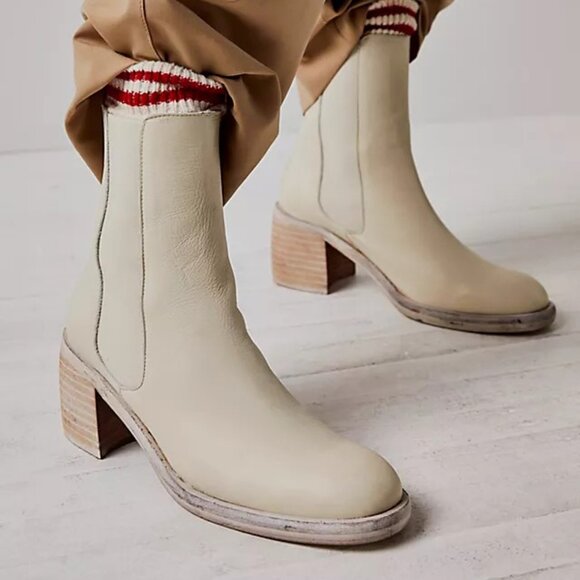 Free People Essential Chelsea Boots - Picture 11 of 14